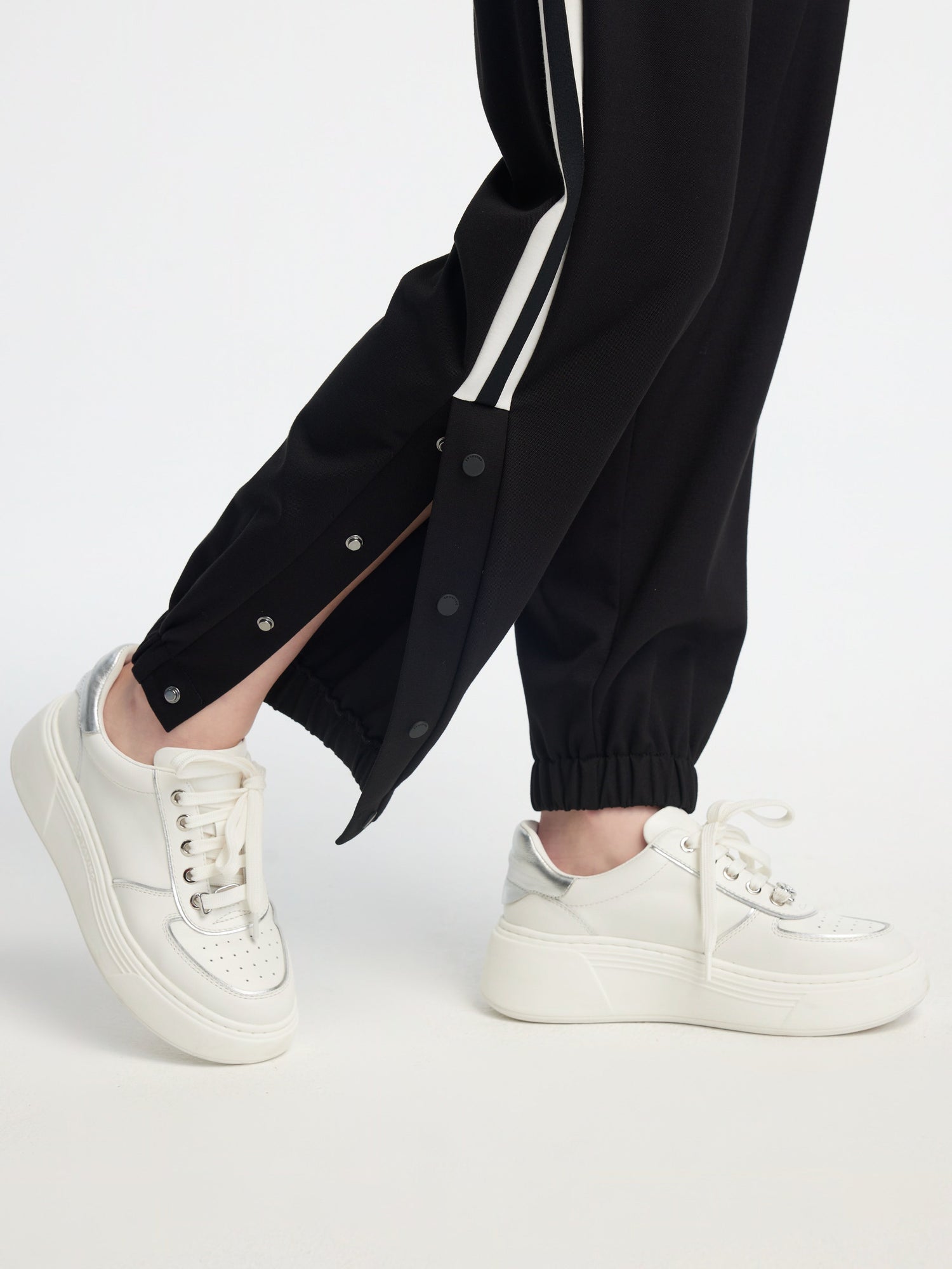 high-waisted tapered pants | Black