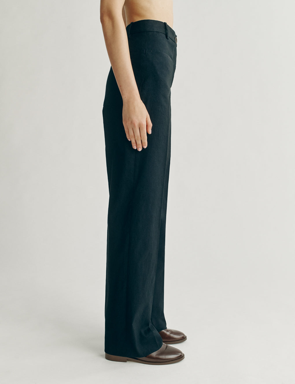 Womens | The Drop-Pocket Trousers in Striated Cotton | Midnight