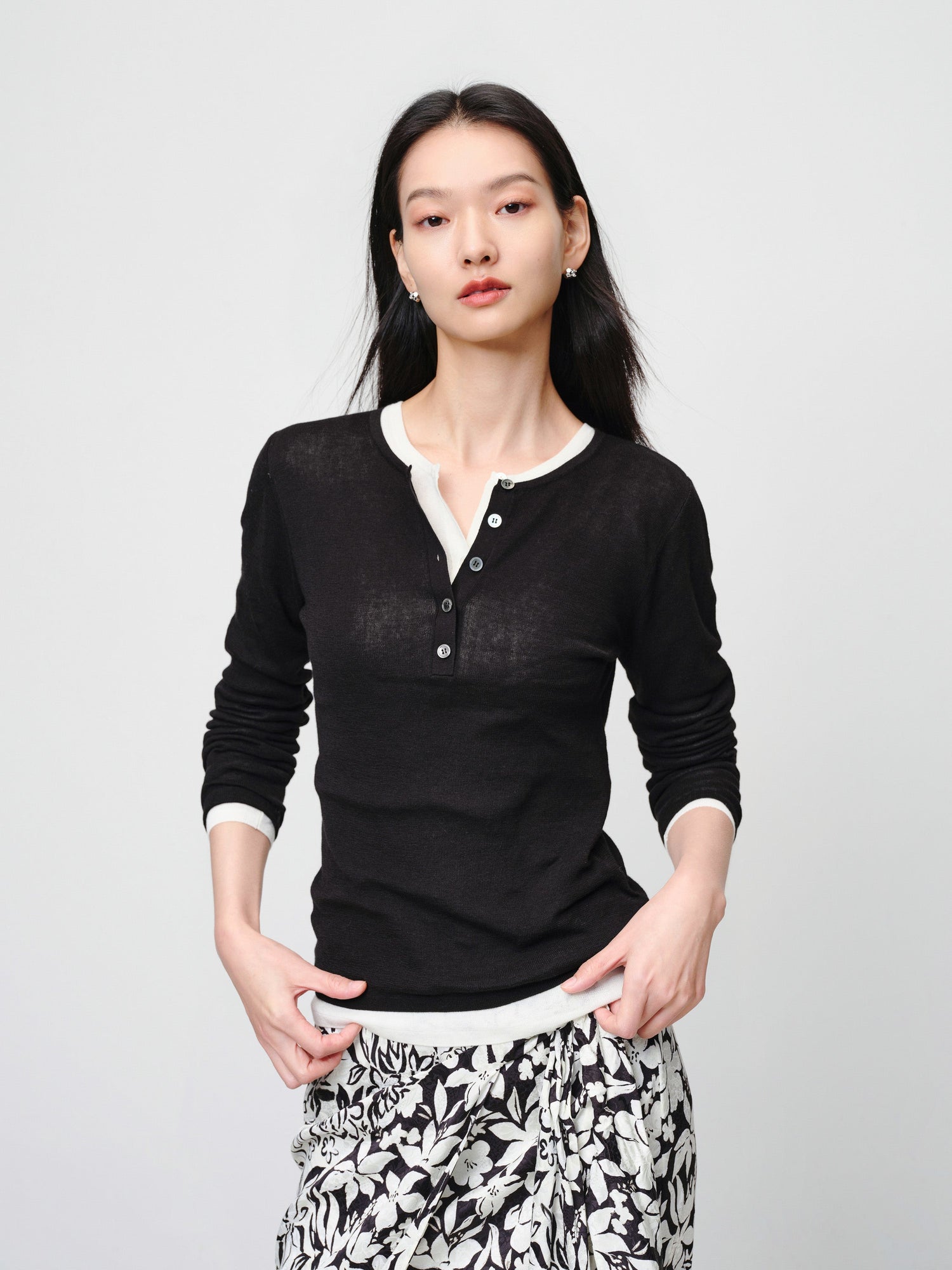 Slim round neck knit base sweater | Black