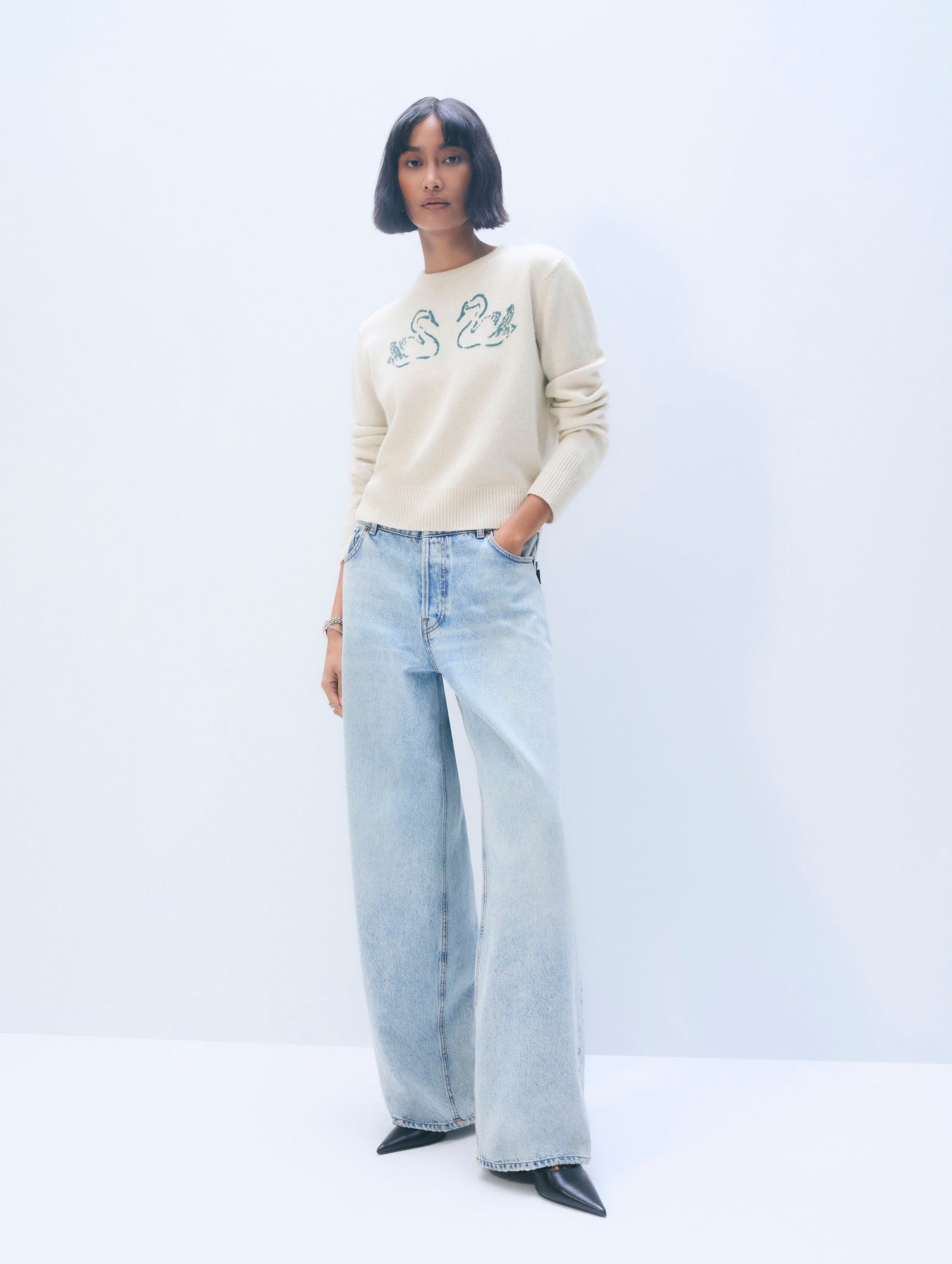 Cashmere Blend Embroiedered Swan Sweater | Ivory / Ivy Green