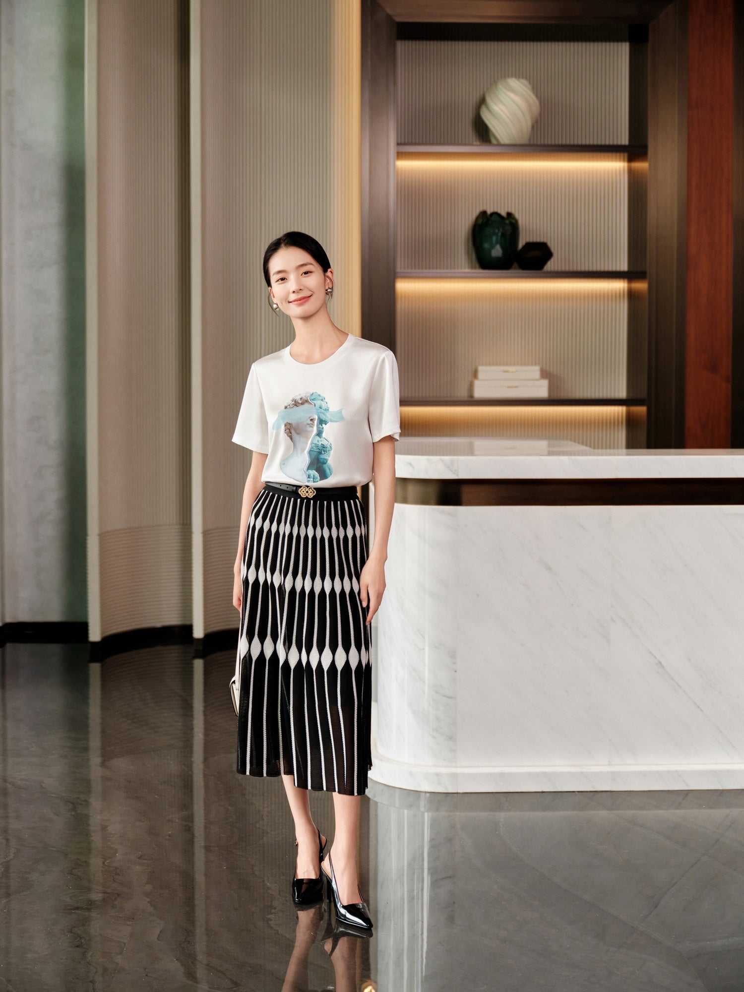 Acetic Acid Straight Shoulder Coat | White
