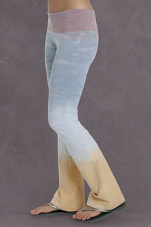 Women | Rolldown Bootleg Flare Pant | Rainbow Horizon 47