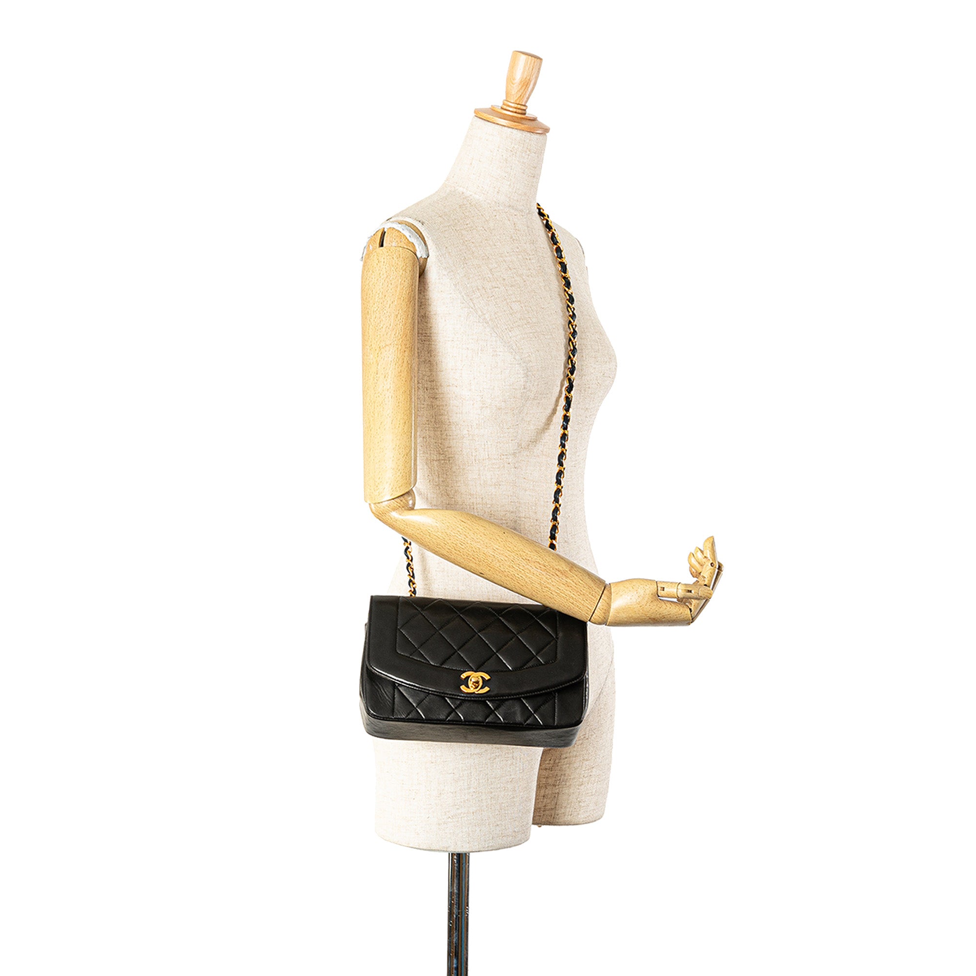 Chanel | Pre-Owned Medium Lambskin Diana Flap | Black