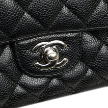 Chanel | Pre-Owned Medium Classic Caviar Double Flap | Black