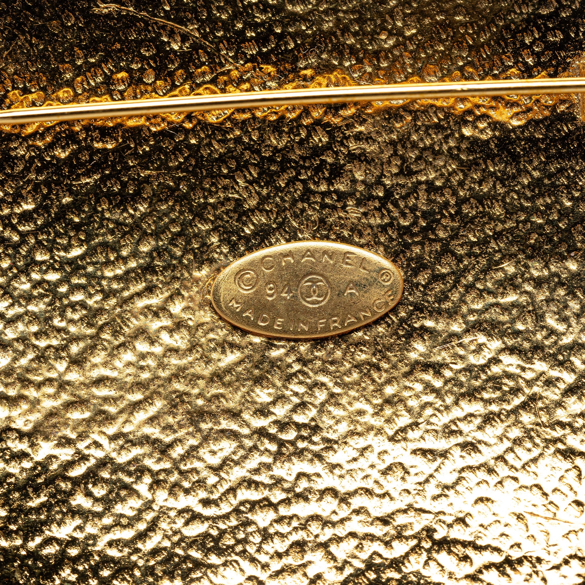 Chanel | Pre-Owned CC Brooch | Gold