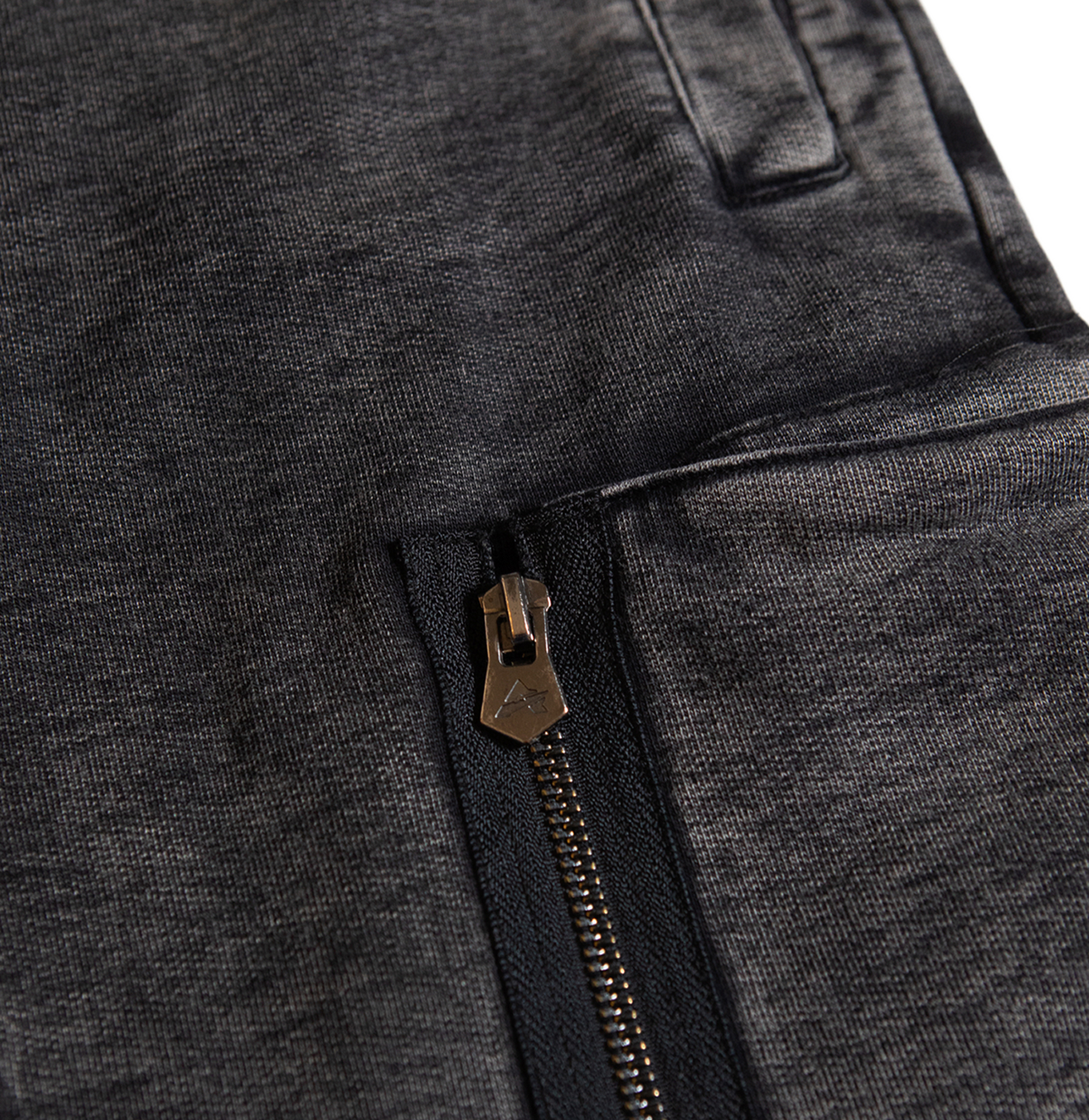 Sky Charmer Cargo | Black