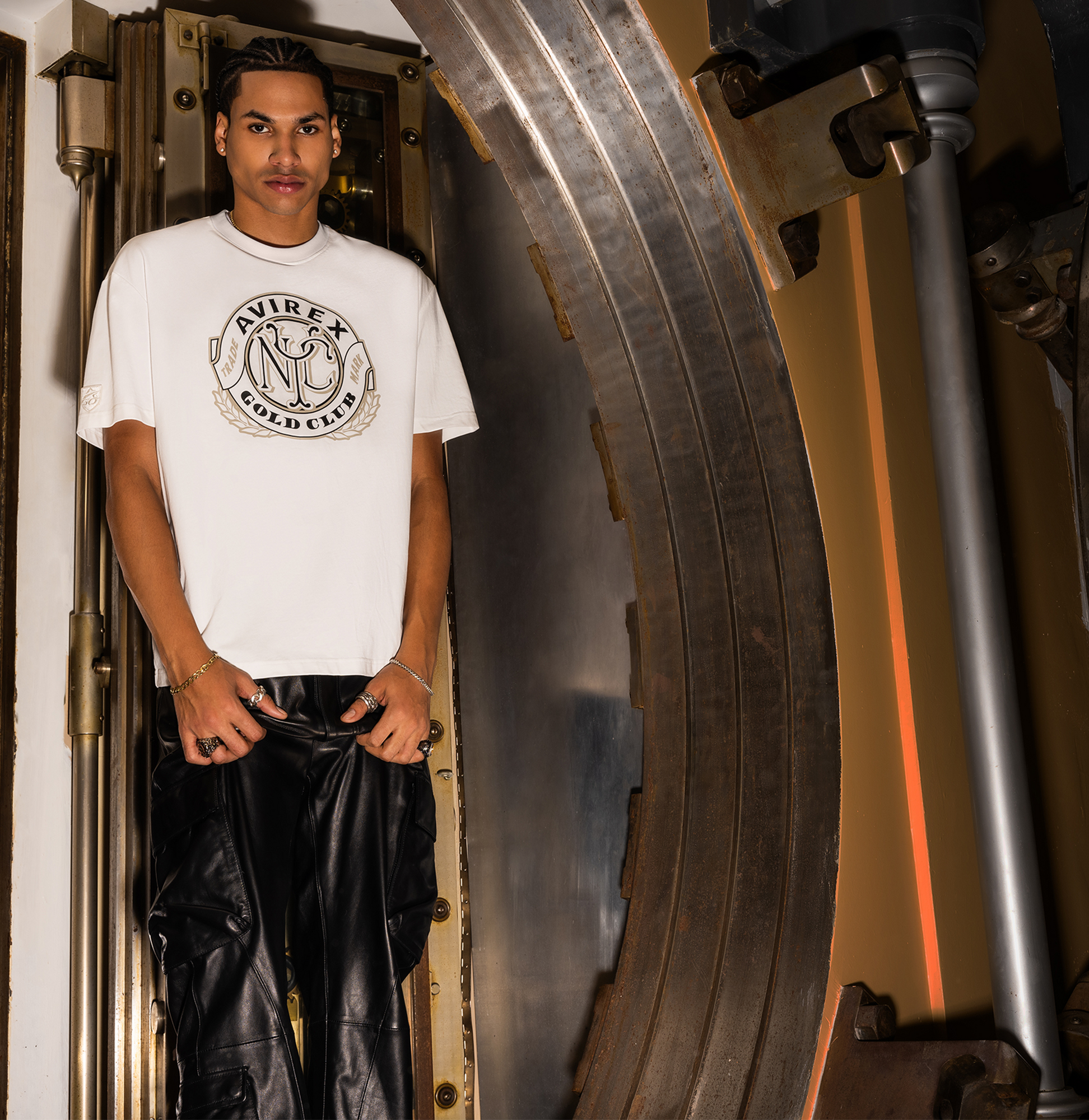 Gold Club Tee | Snow White