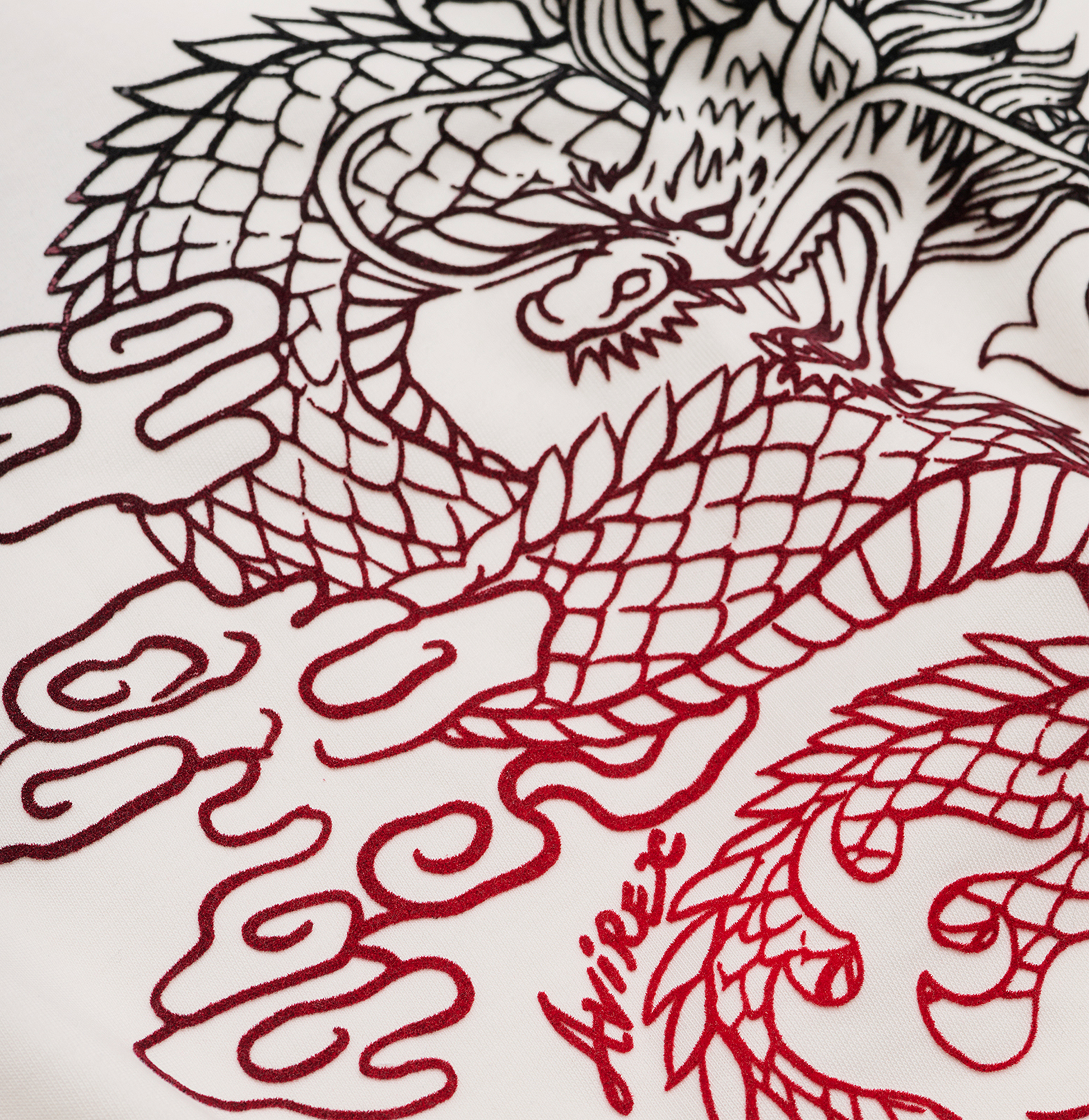 Dragon Tee | Snow White