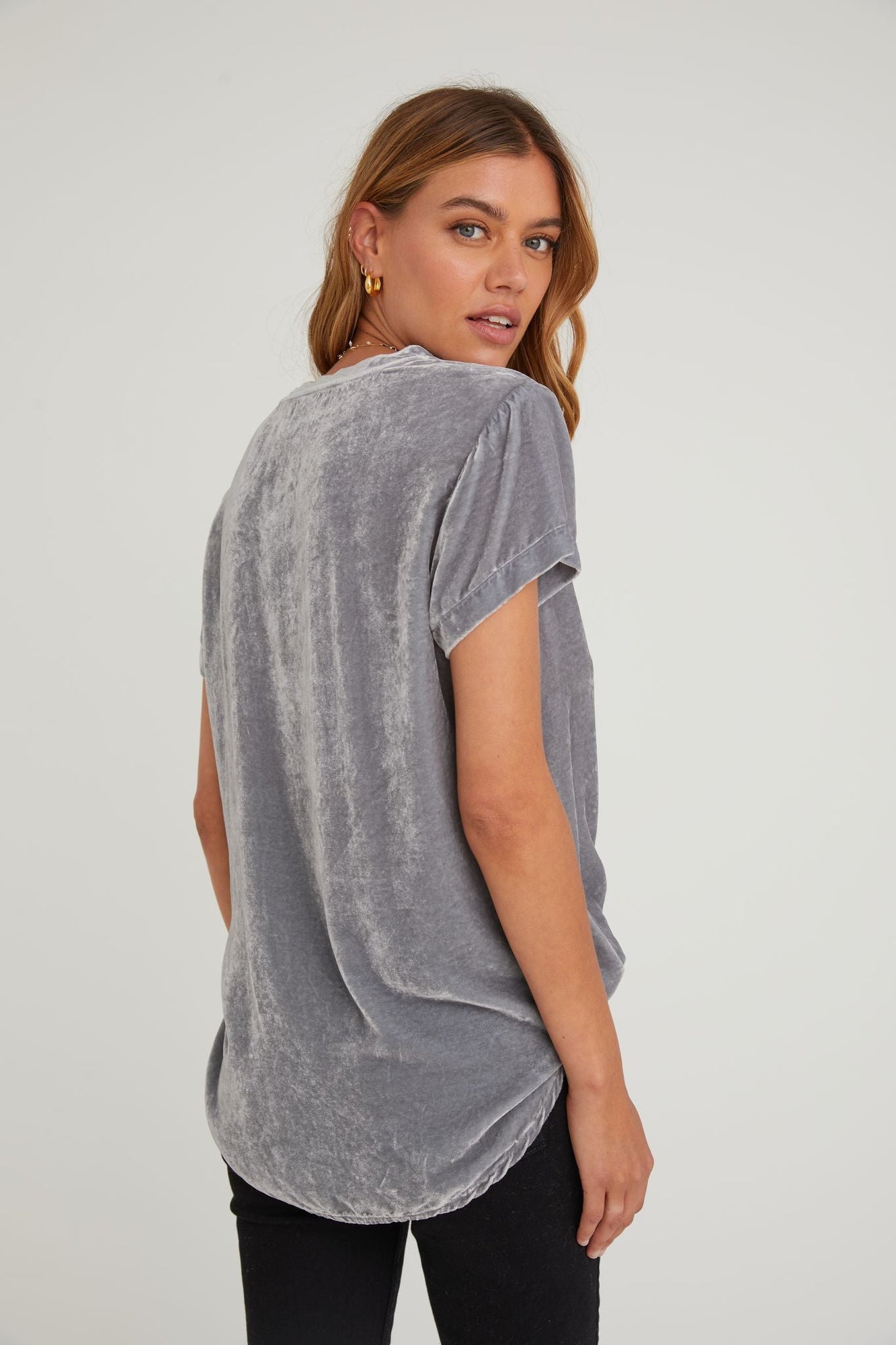 V-Neck Tee | Titanium