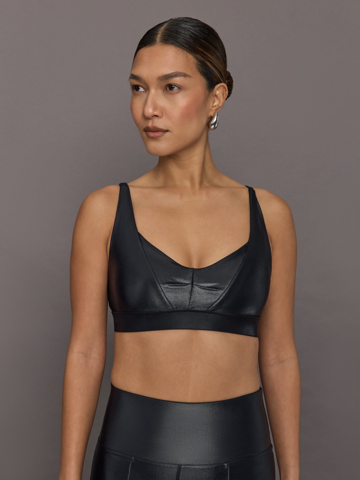 Carbon38 | Soft Sculpt Sports Bra in Takara Shine | Black