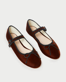 Color: Sienna/Black