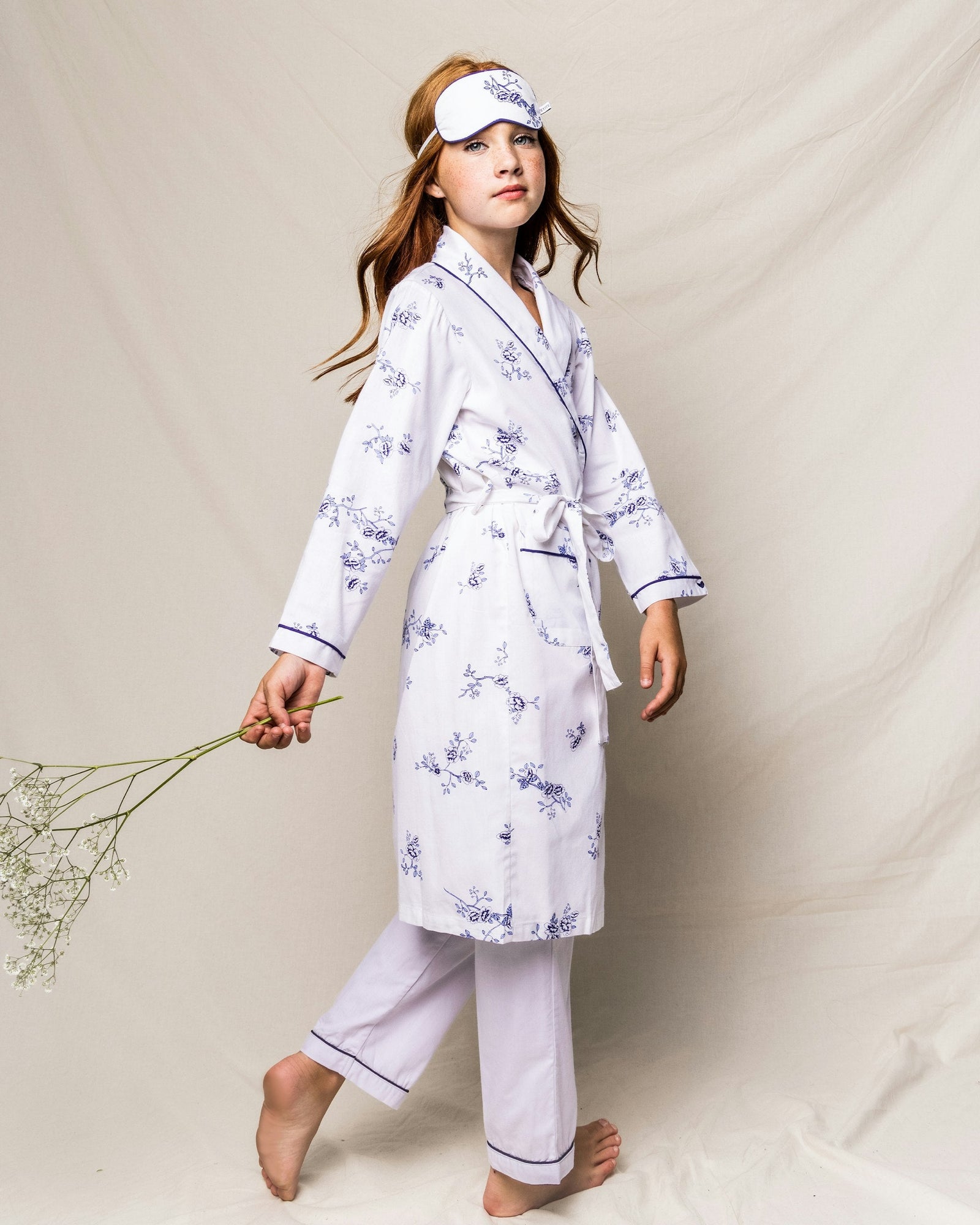 Kid's Twill Robe in Gardens of Giverny in Indigo Floral#Color_Indigo Floral