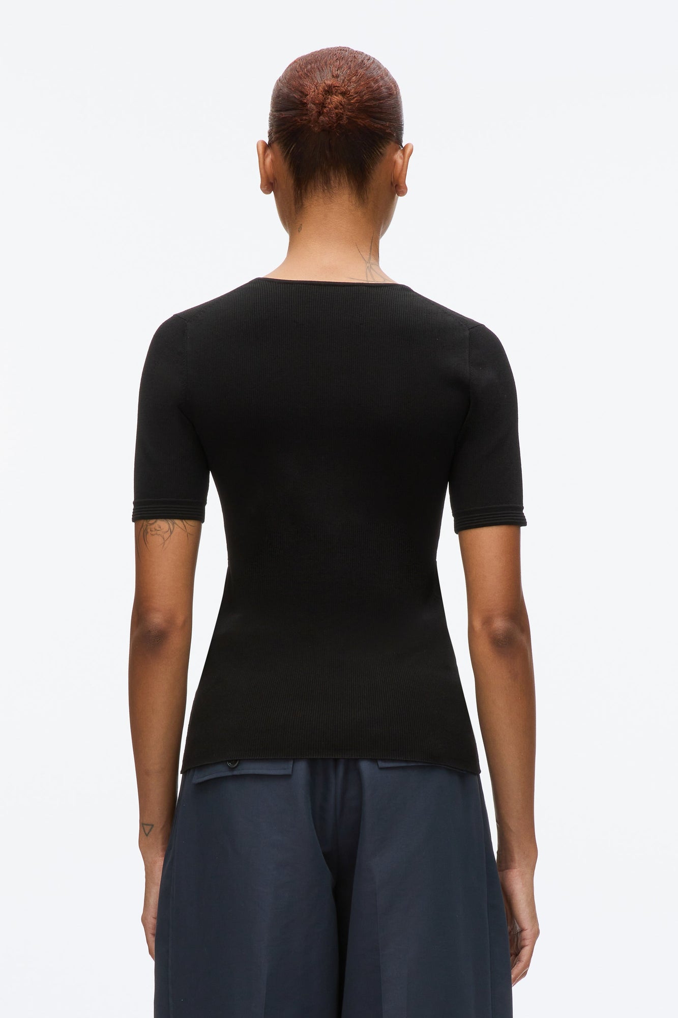 Compact Rib V-Neck Tee | Black