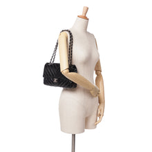 Chanel | Pre-Owned Medium Classic Chevron Patent Double Flap - II | Black