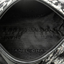 Chanel | Pre-Owned Tweed Camellia Shoulder Bag | GrayBlack