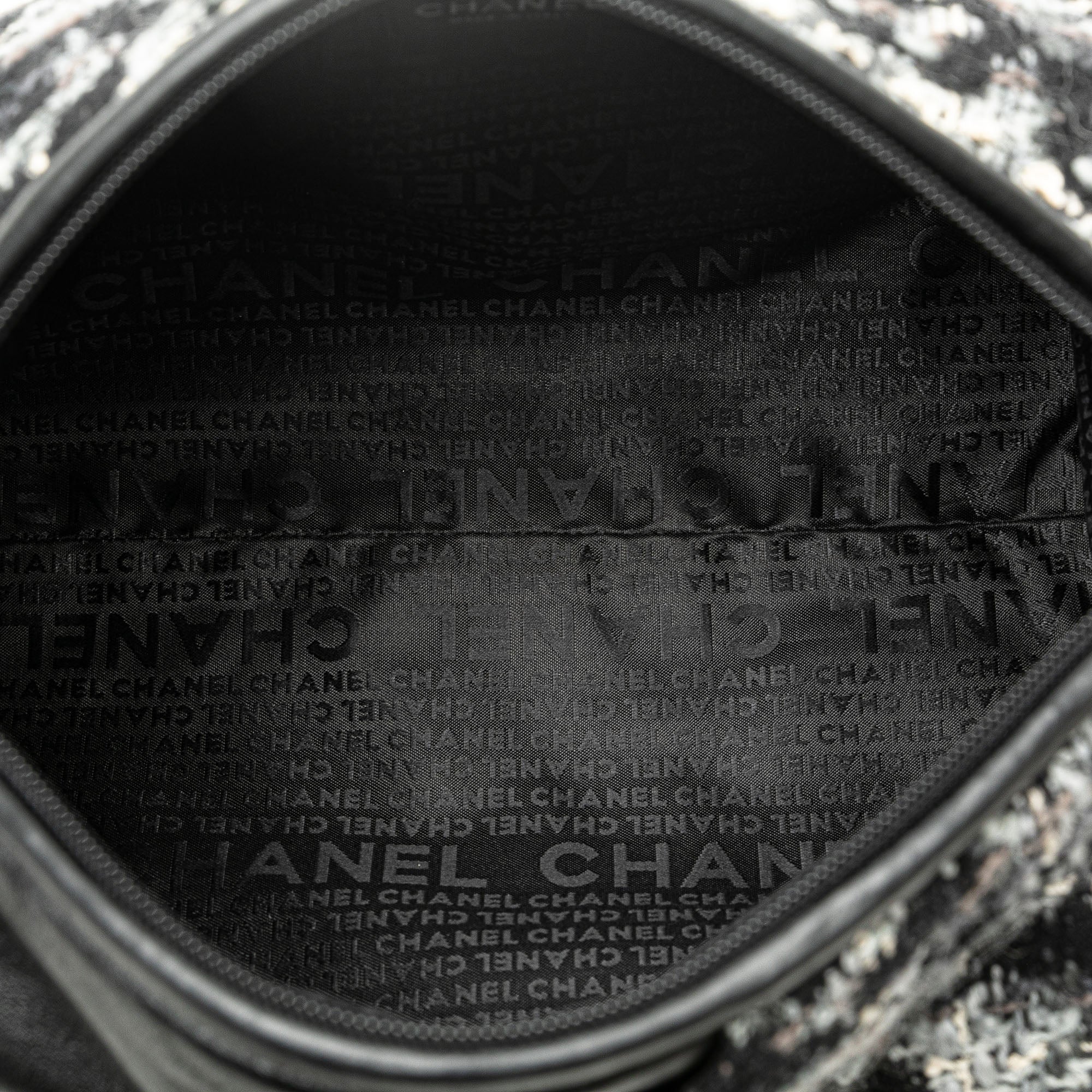 Chanel | Pre-Owned Tweed Camellia Shoulder Bag | GrayBlack