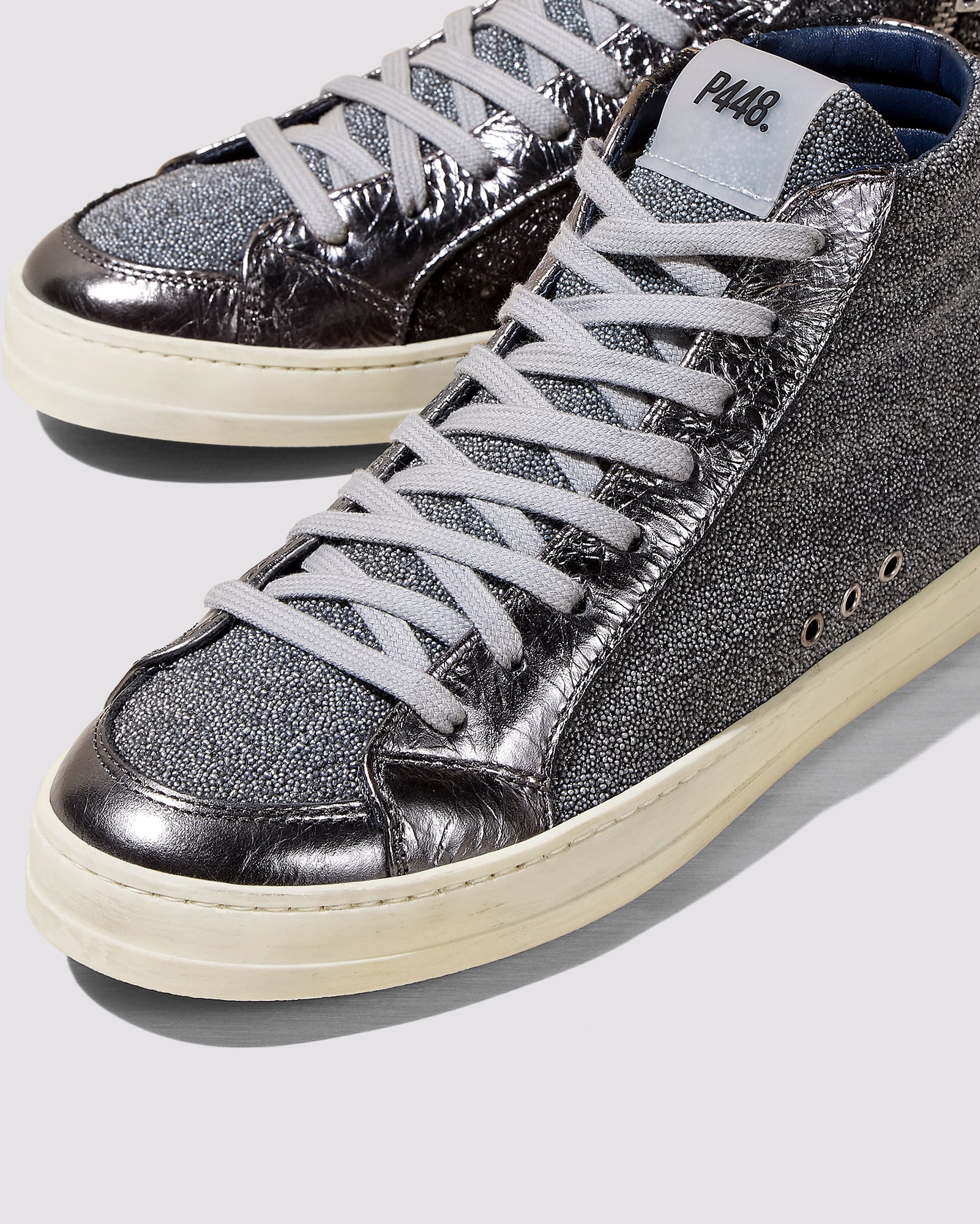 Women | Skate Shar | Silver/Grey