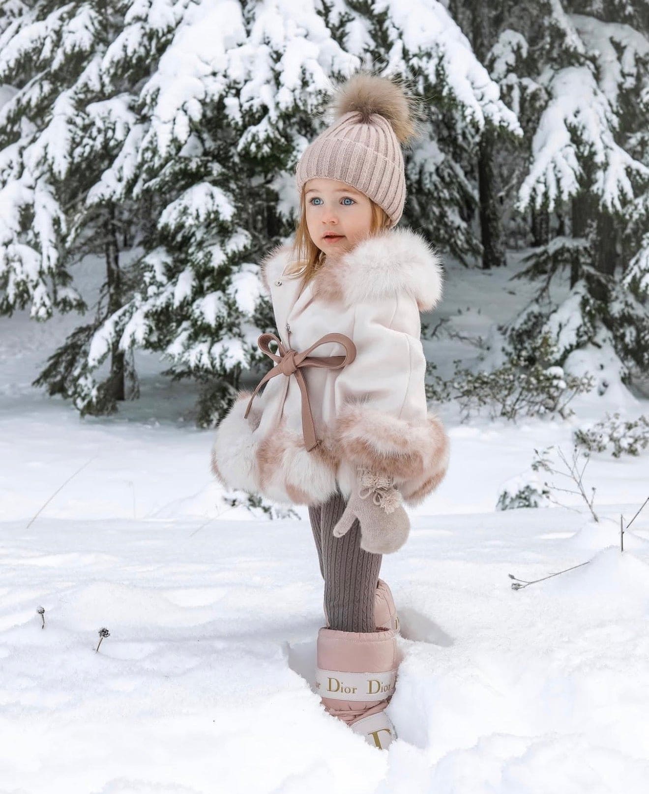 Girl | Siberian Dream Wool Cape | Beige