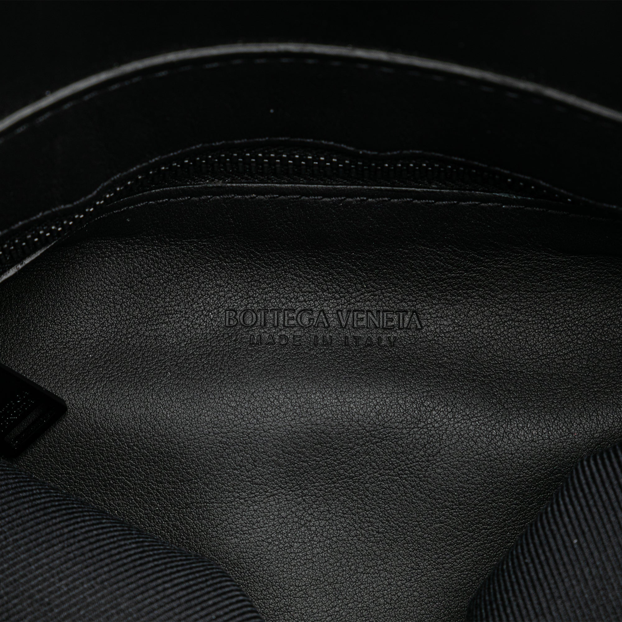 Bottega Veneta | Pre-Owned The Slot Crossbody | Black