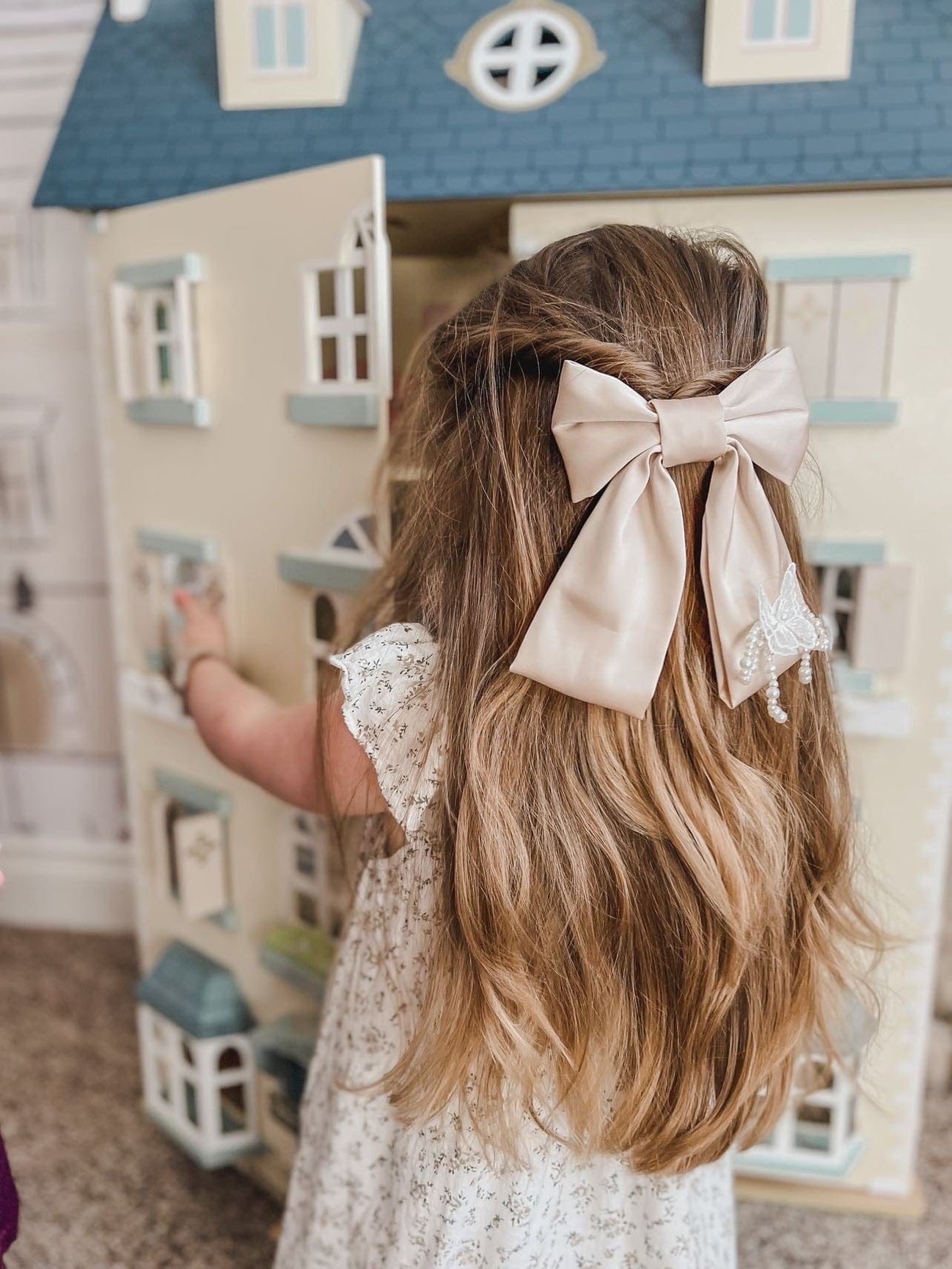 Girl | Anise Satin Embroidered Hair Bows | Champagne