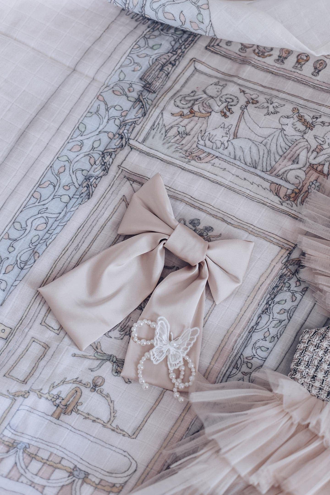 Girl | Anise Satin Embroidered Hair Bows | Champagne
