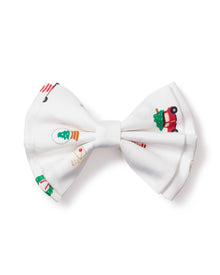 The Petite Plume Girls Hair Bows in Winter Nostalgia feature charming Christmas-themed motifs, making them perfect as a festive stocking stuffer or thoughtful holiday gift.