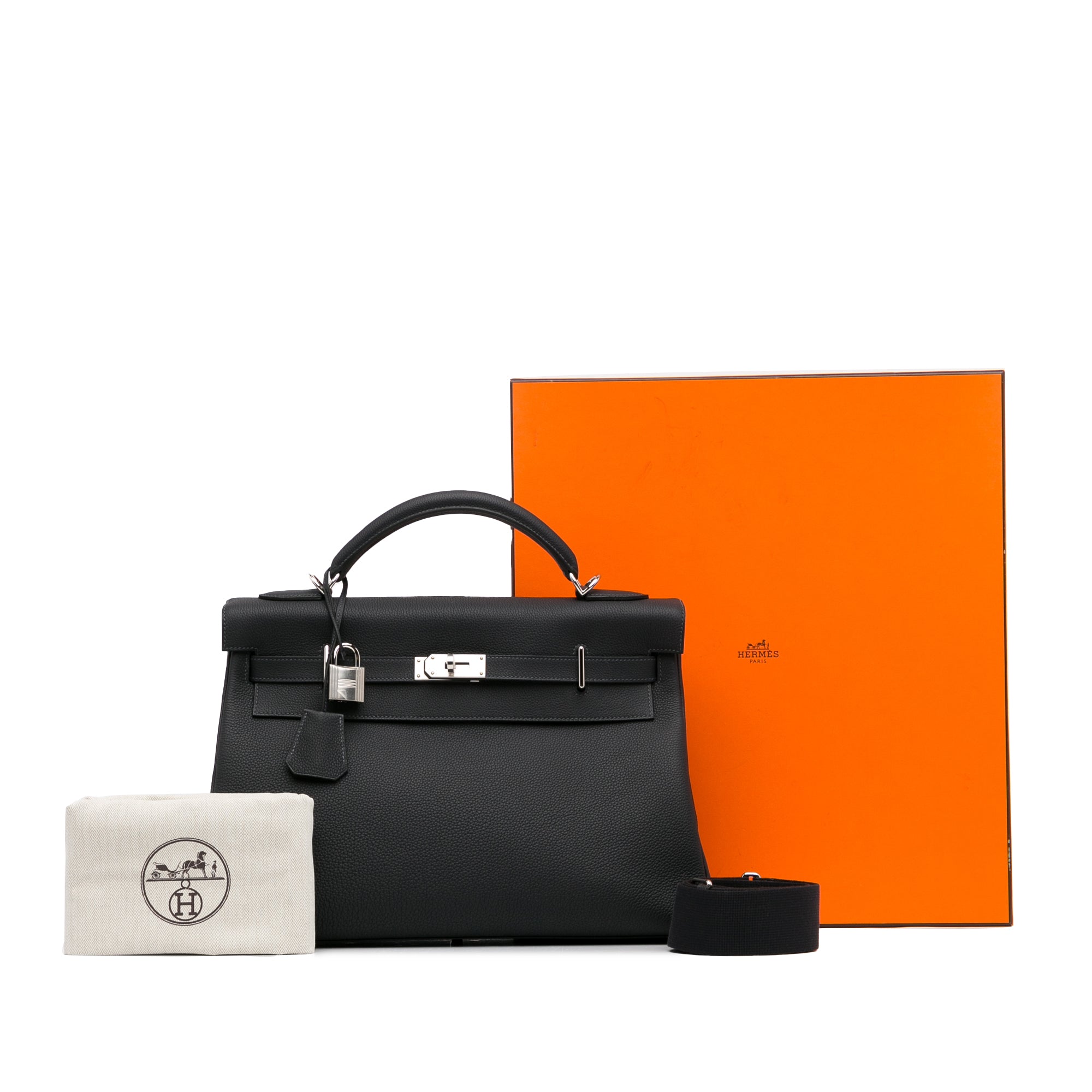 Hermes | Pre-Owned Togo Maxi Kelly 42 - II | Black