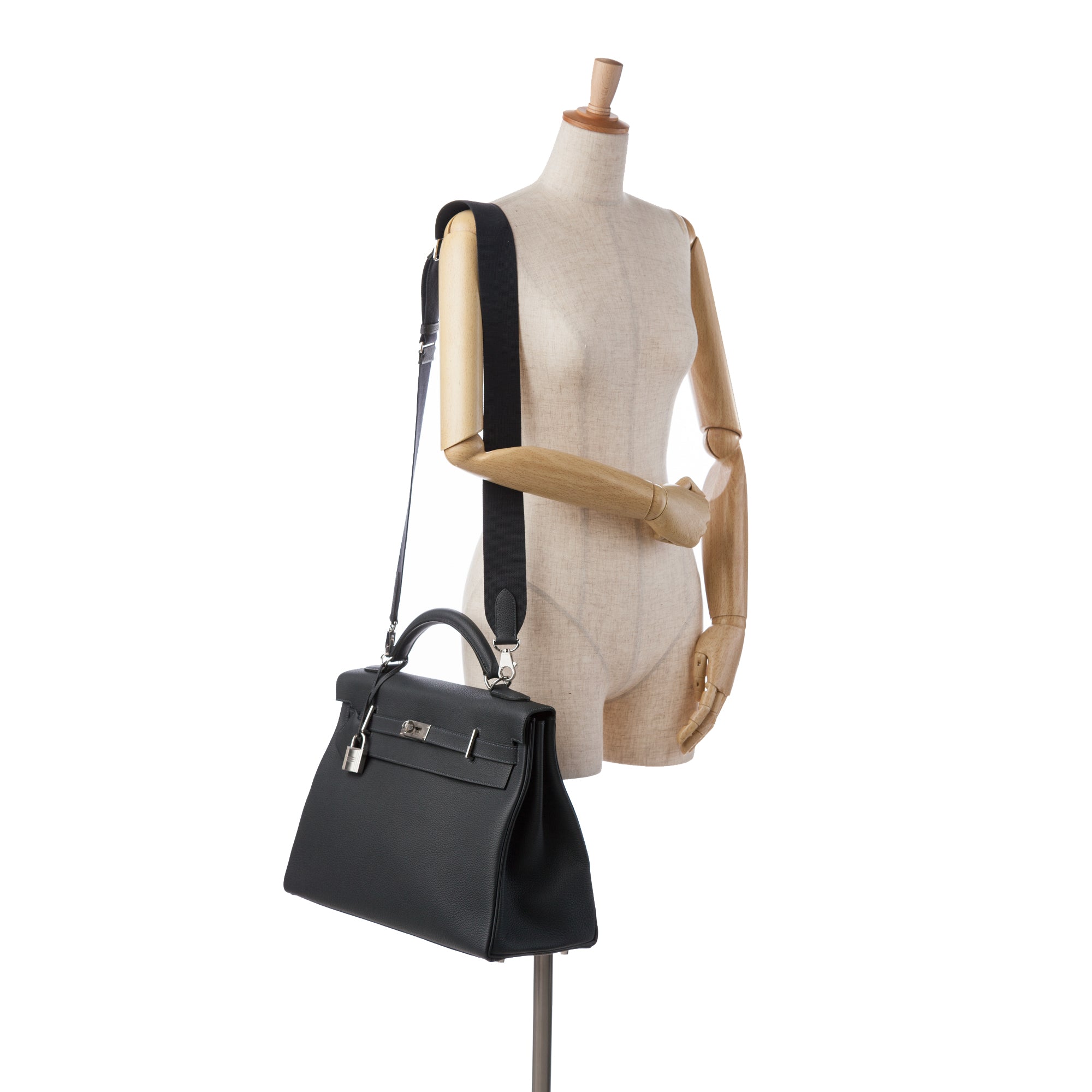 Hermes | Pre-Owned Togo Maxi Kelly 42 - II | Black