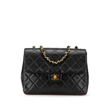 Chanel | Pre-Owned Small Square Quilted Lambskin Flap - II | Black