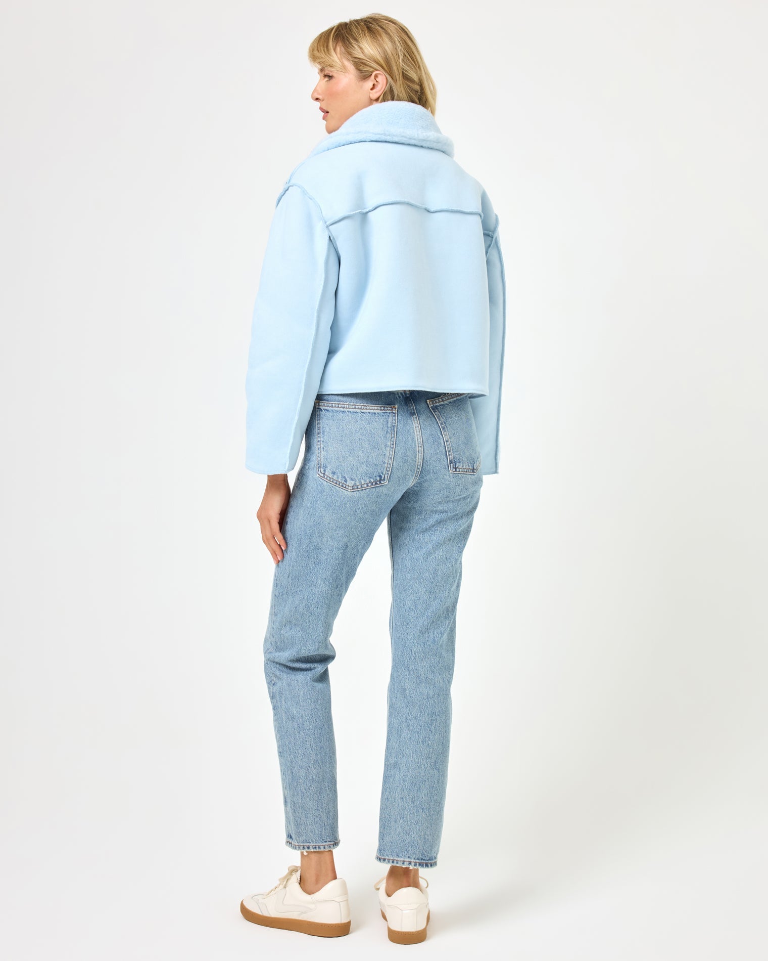 Ice Blue | Model: Lura (size: S) 