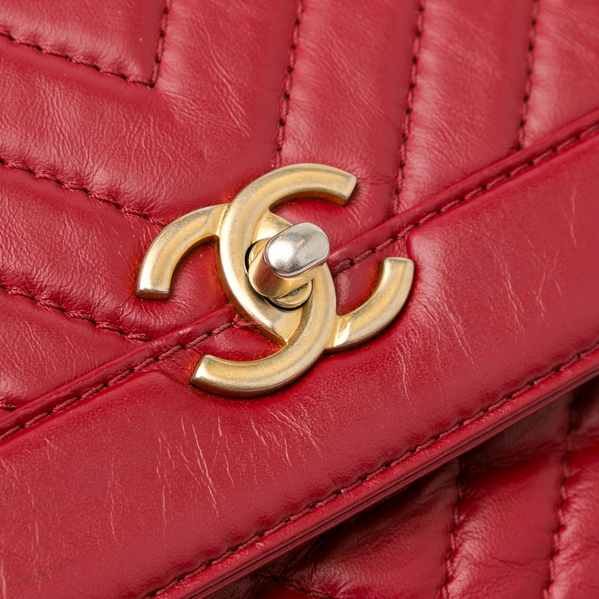 Chanel | Pre-Owned CC Chevron Calfskin Top Handle Flap | Red