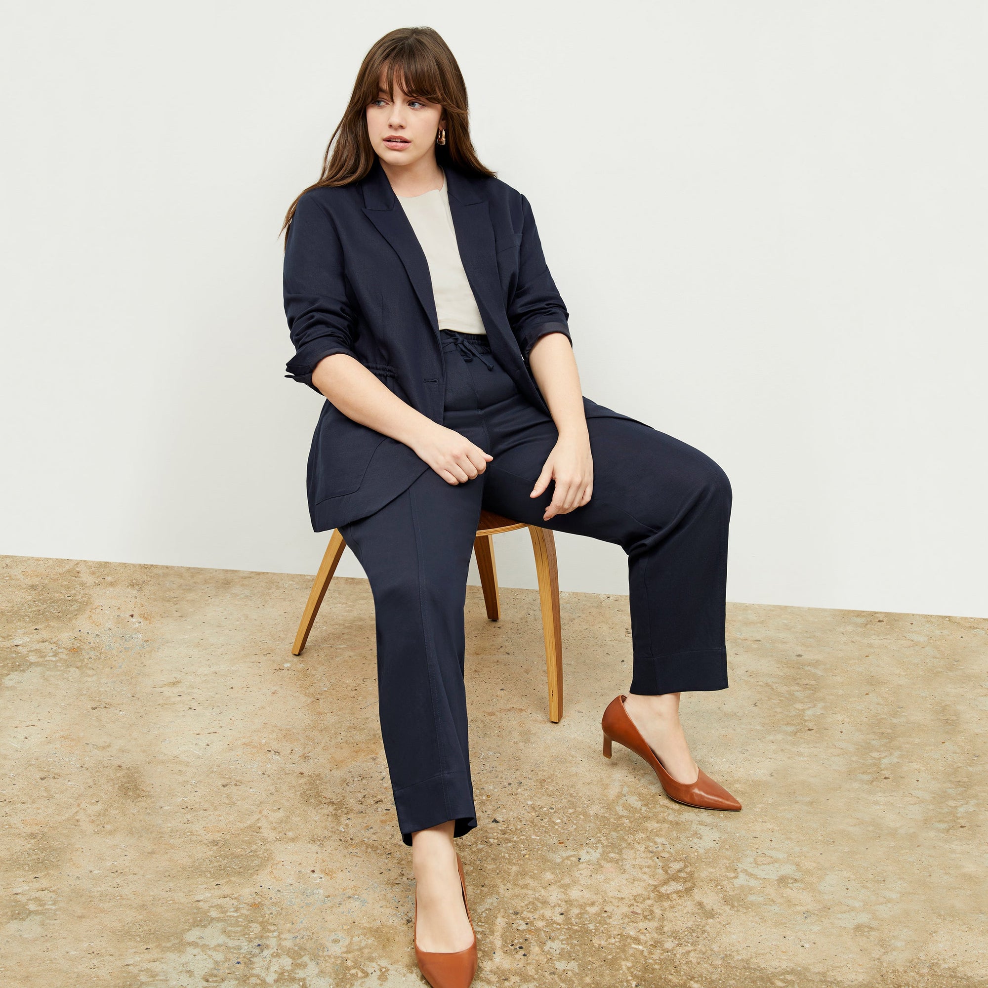 Front image of a woman wearing the Hyo Jacket - Everyday Twill in Night | Exclude