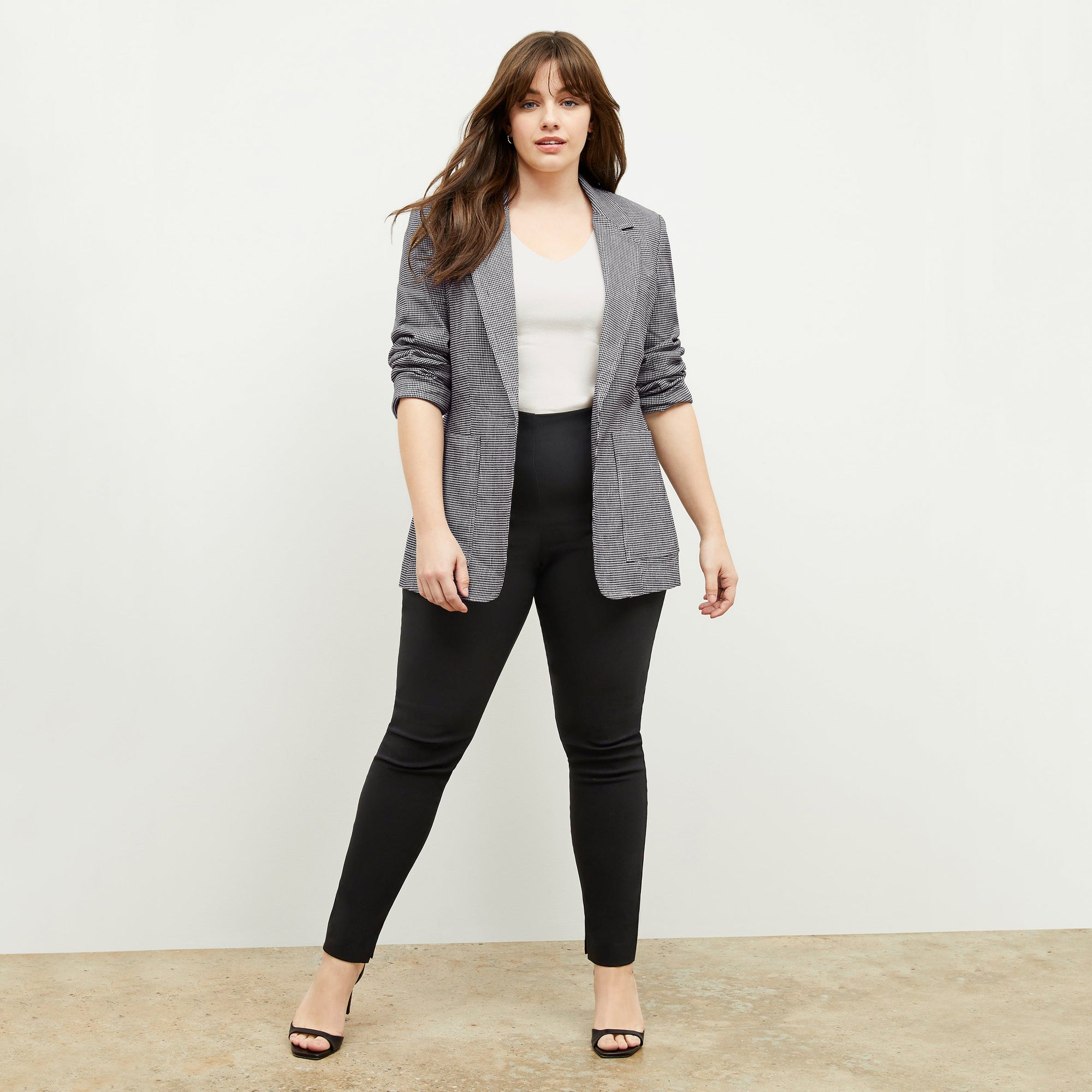 Front image of a woman wearing the skinny foster in black | Exclude
