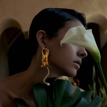 Penna Earring | 18K Gold-Plated on Brass | Freshwater Pearls/Topaz