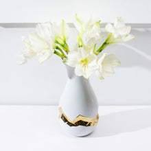 Talianna Oro Vase | White | Ceramic with 24K Gold Details