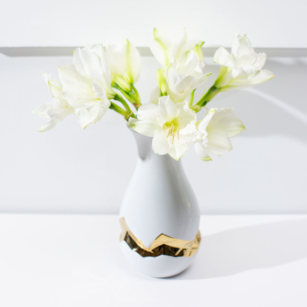 Talianna Oro Vase | White | Ceramic with 24K Gold Details