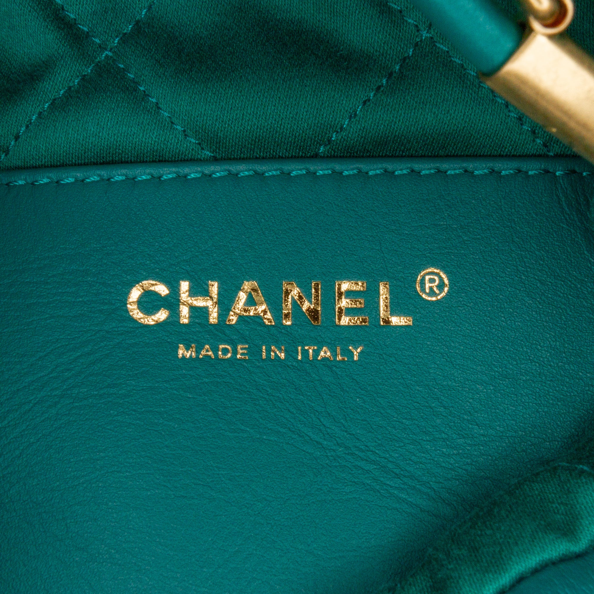 Chanel | Pre-Owned Mini Shiny Calfskin 22 Handbag - I | Green