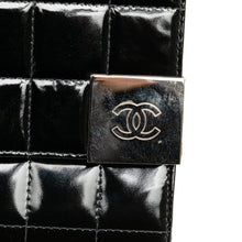 Chanel | Pre-Owned CC Chocolate Bar Patent Clutch on Chain | Black