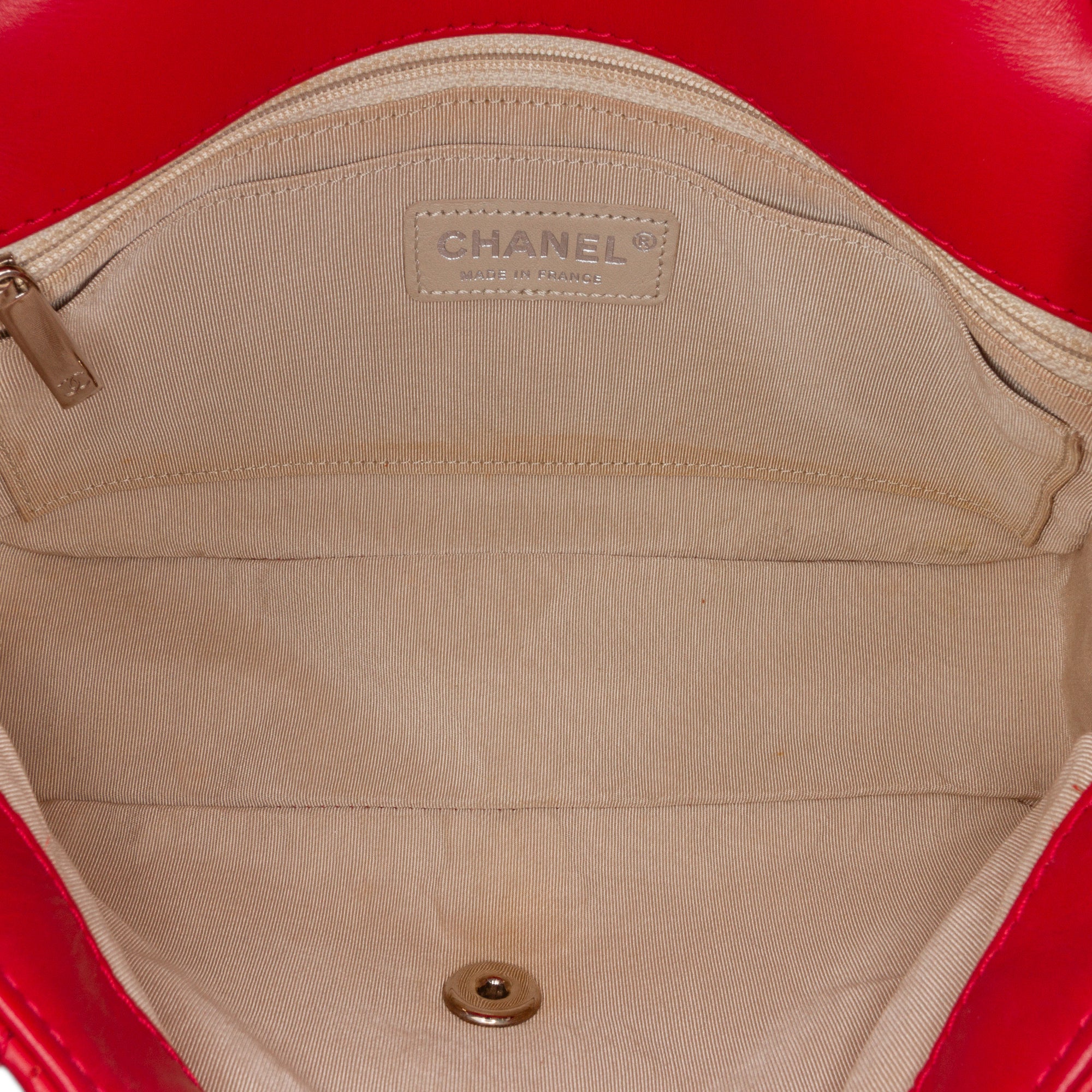 Chanel | Pre-Owned Medium Perforated Lambskin Punch Flap | Red