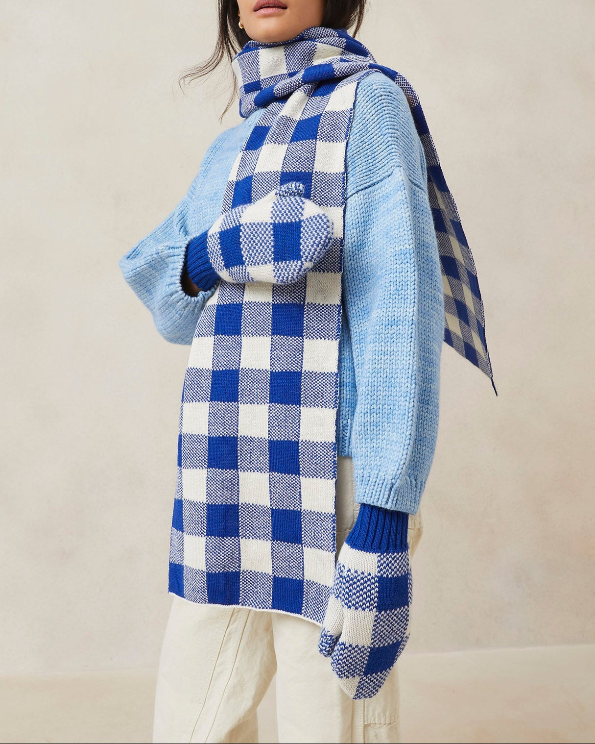 Color: Blue/Cream Plaid