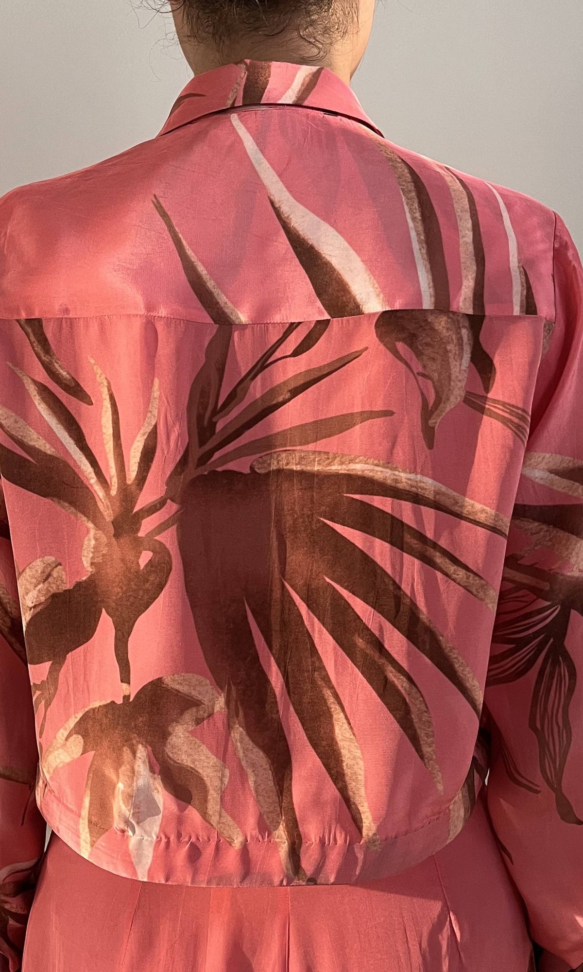 Rococo Sand | Vivi Viscose Natural Crepe Crop Shirt | Coral Print