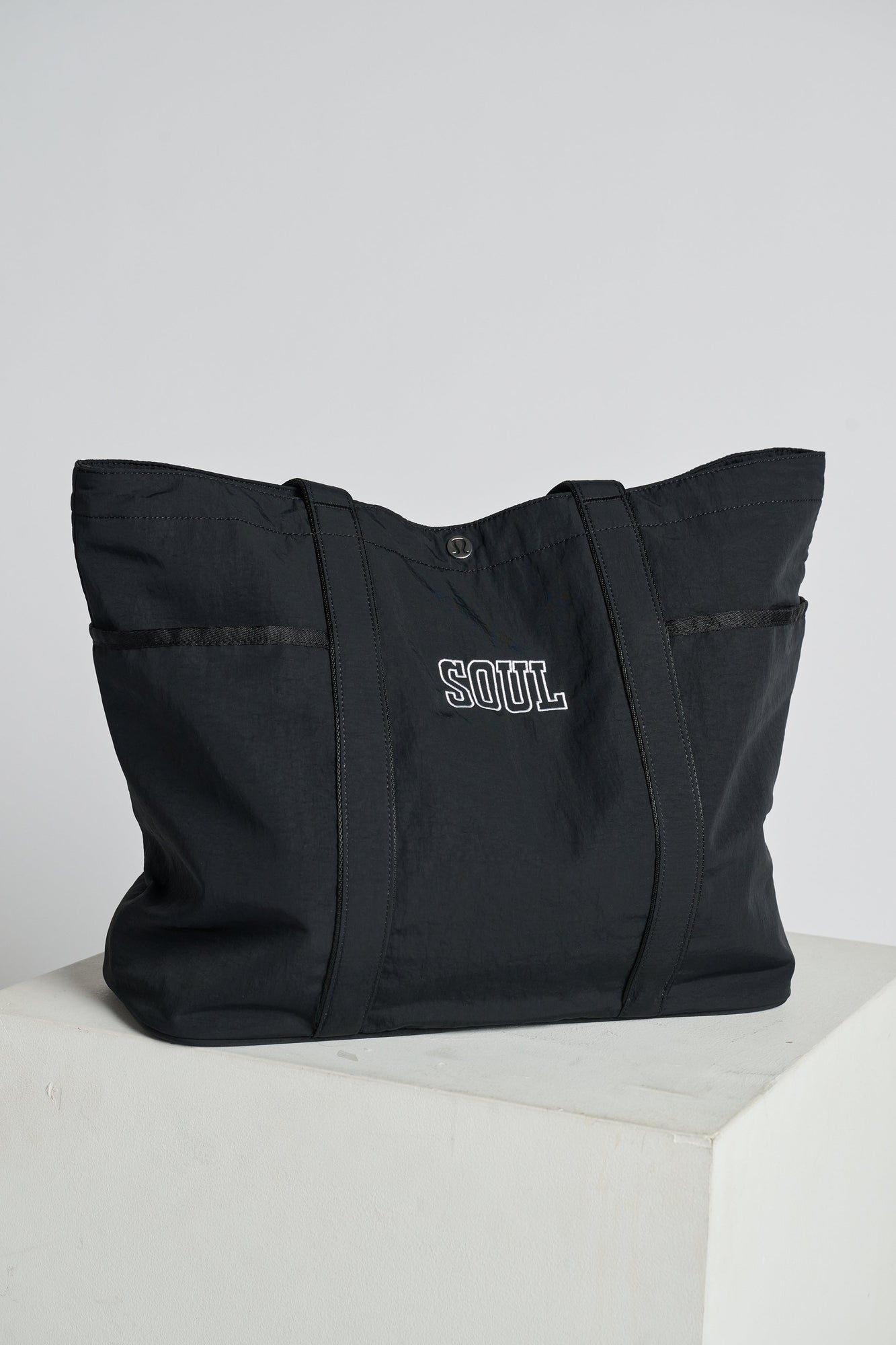 Lululemon | Daily Multi-Pocket Tote | Black