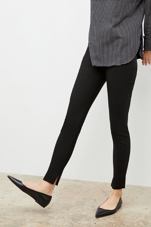 Side image of a woman wearing the skinny foster in black | Exclude