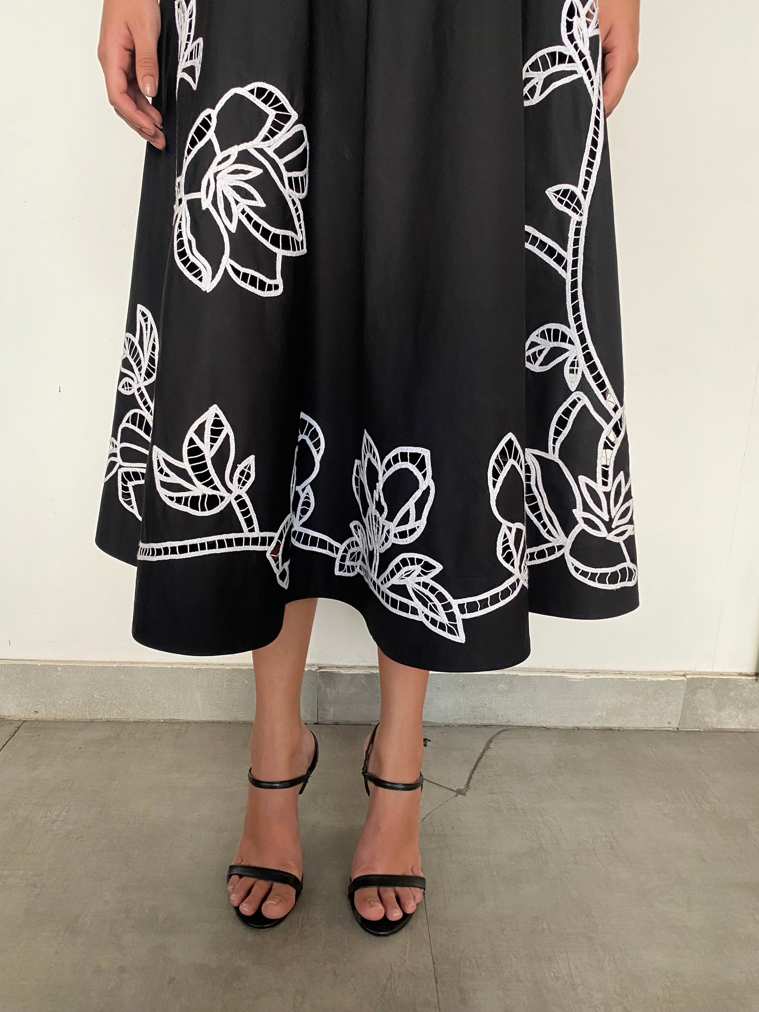 Daha Sweatheart Neck Midi Dress | Black/White