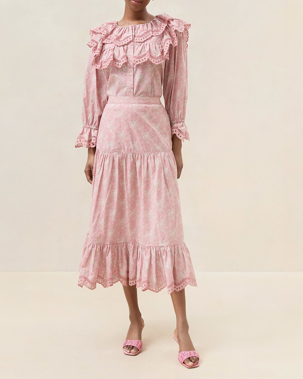 Color: Pink Rosette Floral