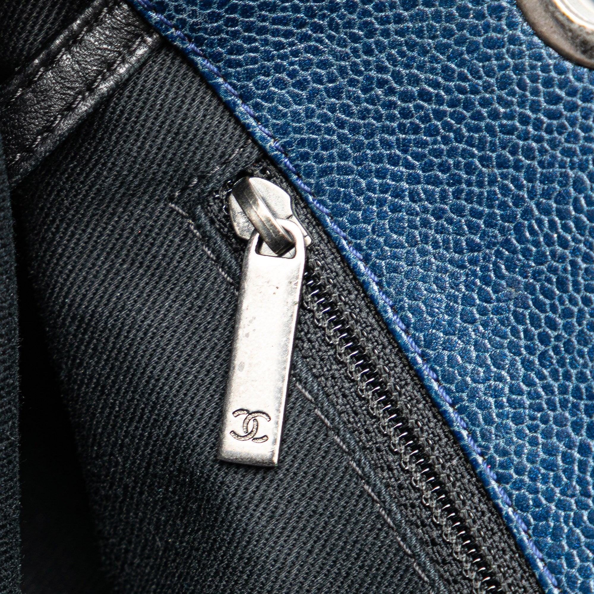 Chanel | Pre-Owned Quilted Iridescent Caviar Chic Shopping Tote | Blue/Dark Blue