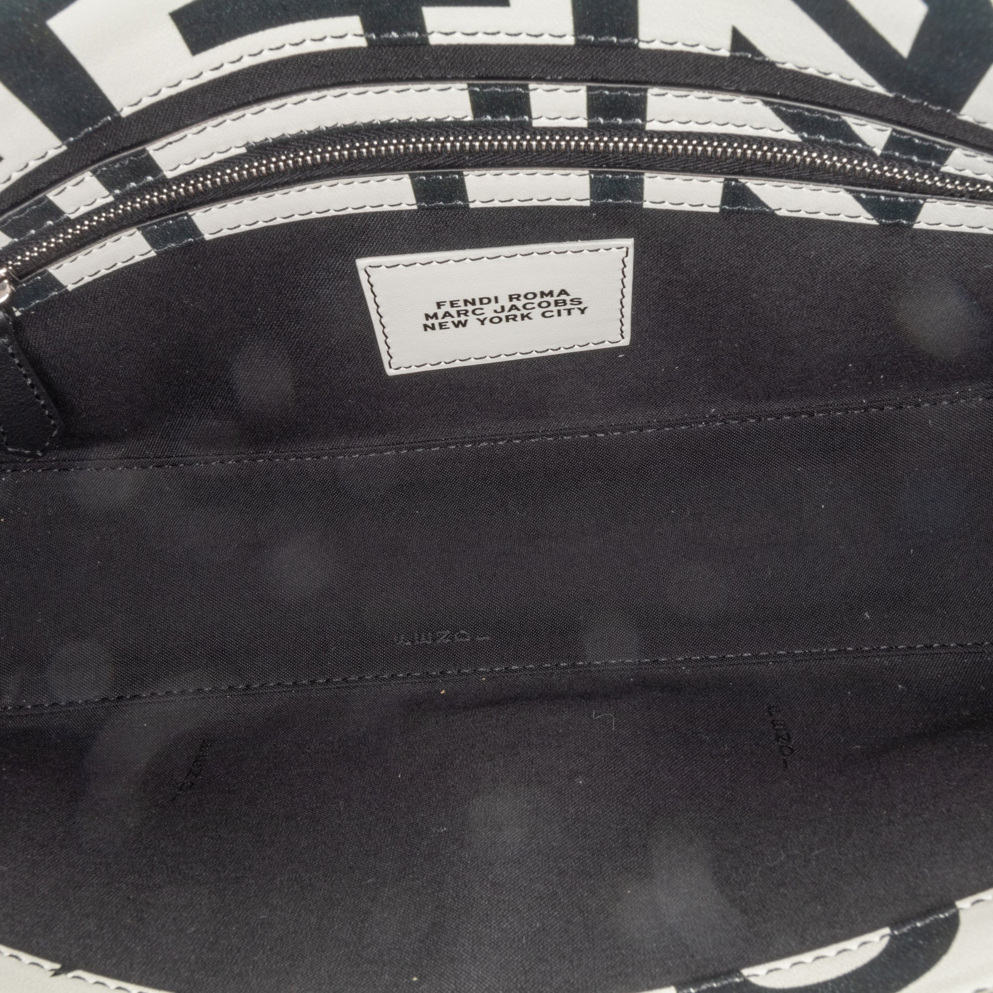 Fendi | Pre-Owned Marc Jacobs Nappa Vitello King Logo Print Baguette Phone Pouch Satchel | White