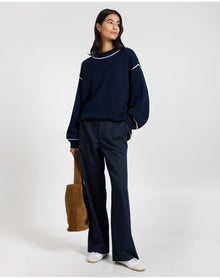 Women | Lyocell Pleated Trouser | Noir Navy