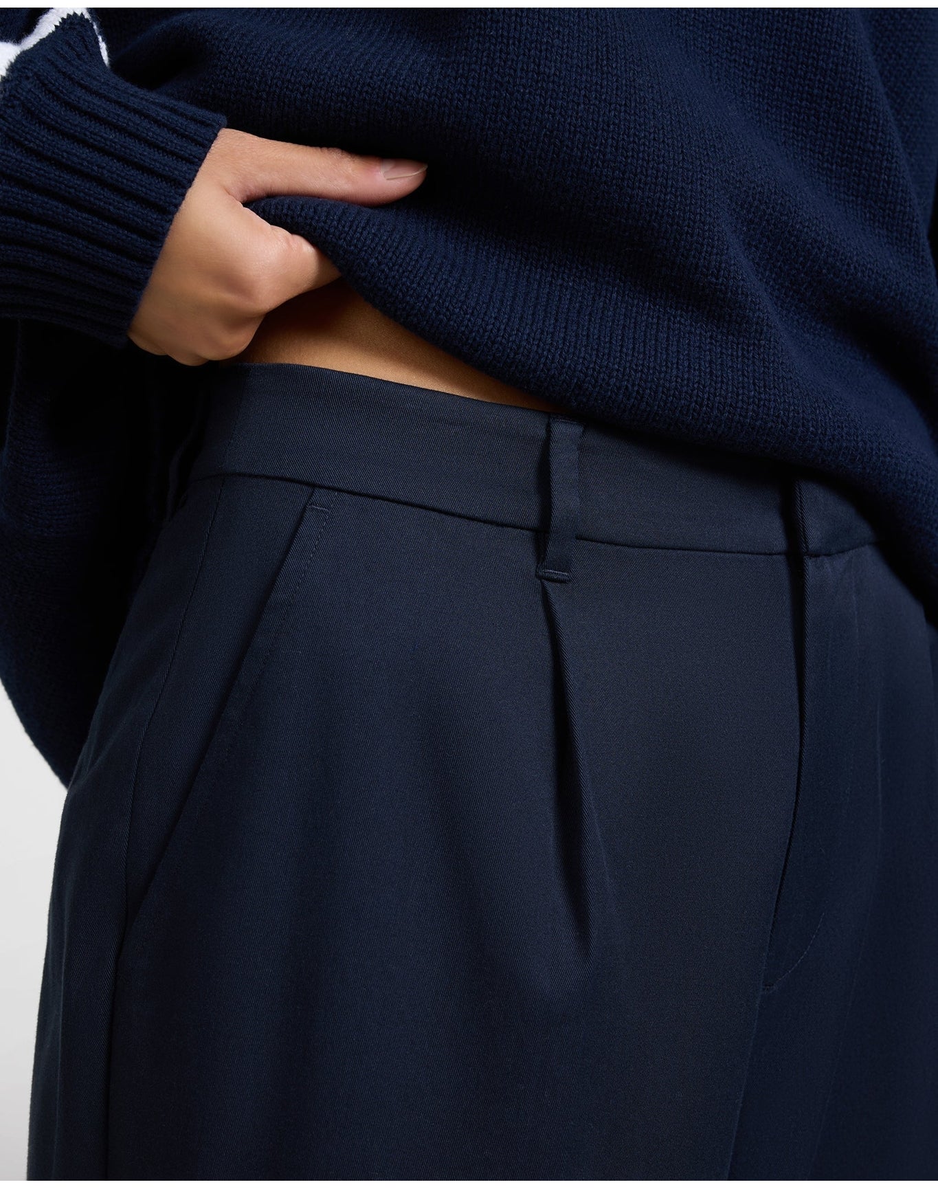 Women | Lyocell Pleated Trouser | Noir Navy