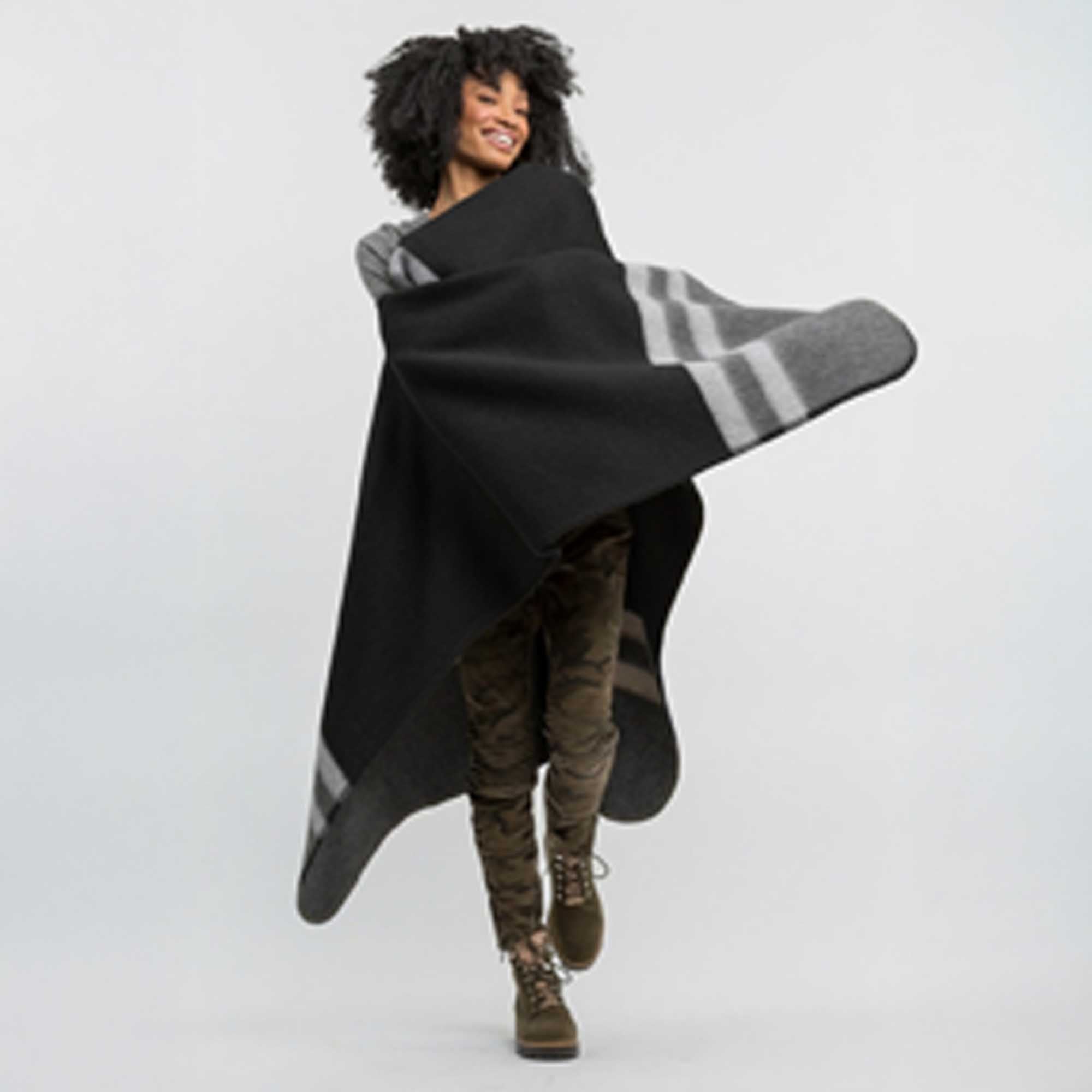 Unisex | Aspen Cape | Black / Charcoal / Light Grey